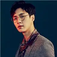 成熟眼镜男头像,文雅的成熟男人眼镜头像图片