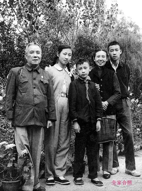 年青的一代林岚饰演者曹雷最新动向81岁近况如何弟曹景行