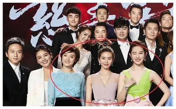 原创41岁长发孙俪绝美身姿与蒋欣神仙合影惊艳无限