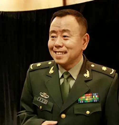 潘长江因为偷税漏税,所以网友们也觉得,刘晓庆违反了军人的职责,也配