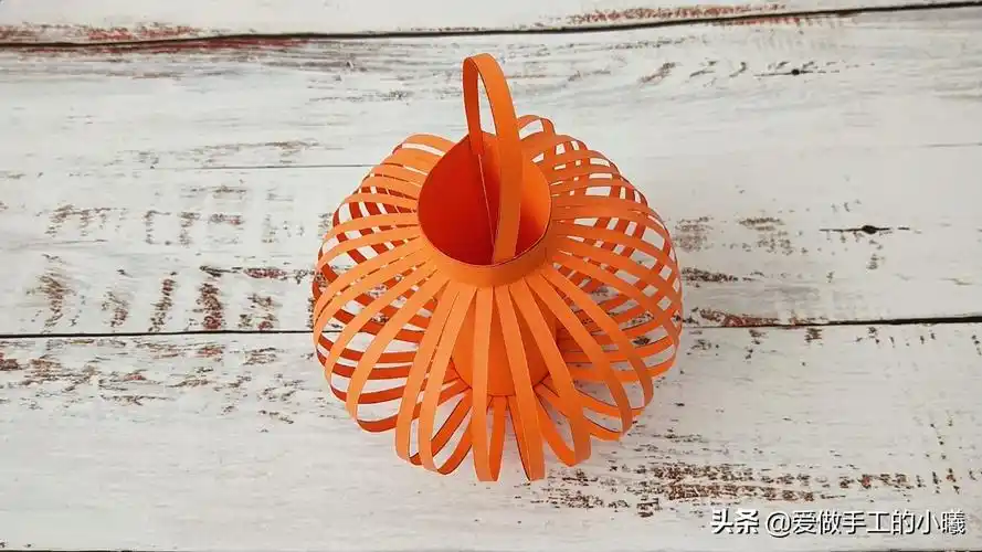 手工剪纸灯笼的做法彩纸灯笼制作方法