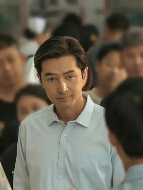 是胡歌执行经纪人,两人相差10岁,长相似毕滢|张丹峰|彭于晏|古巨基