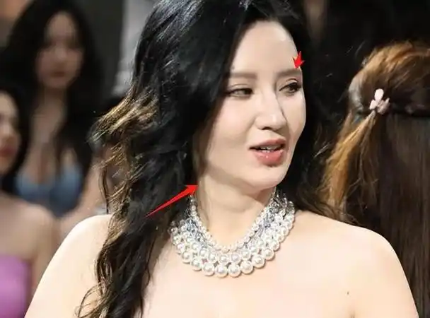 被勒出赘肉的张萌让我看到内娱女星陨落的三个隐形规则