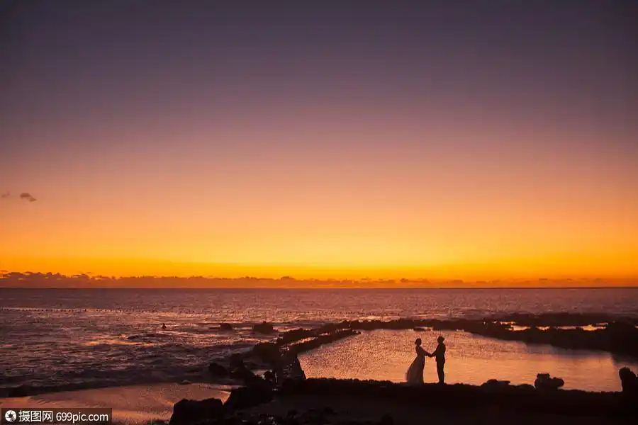 照片 人物情感 夕阳晚霞下的情侣.jpg