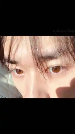 易烊千玺打算与您亲近一下大帅哥 dou小助手