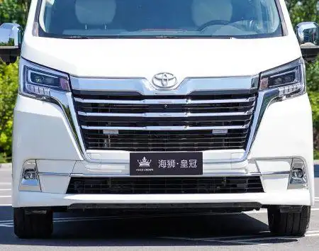 新款海狮的外观换成了接近于埃尔法的镀铬大嘴式中网,搭配led大灯和