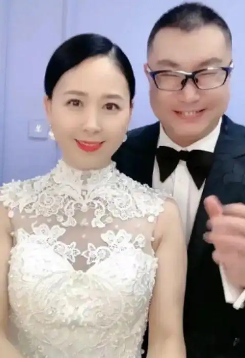 尹相杰与老婆补拍婚纱照娇妻身材火辣秀恩爱好甜蜜