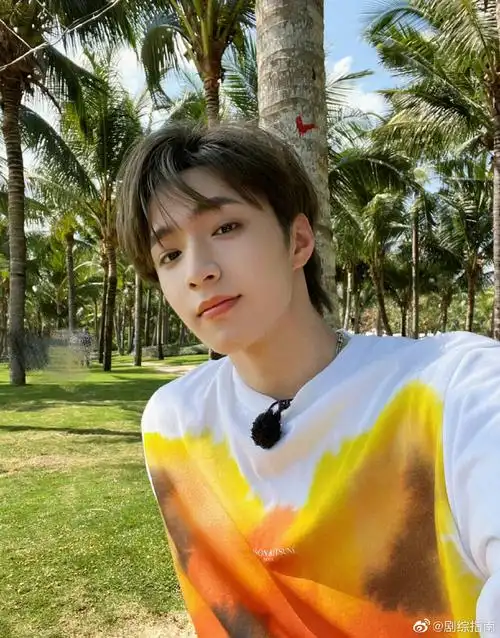 刘耀文三月第一张自拍##刘耀文三月自拍照