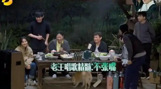 那英吐槽王菲喜欢给她起外号,最开始是"那大傻",后来变成"二姐"