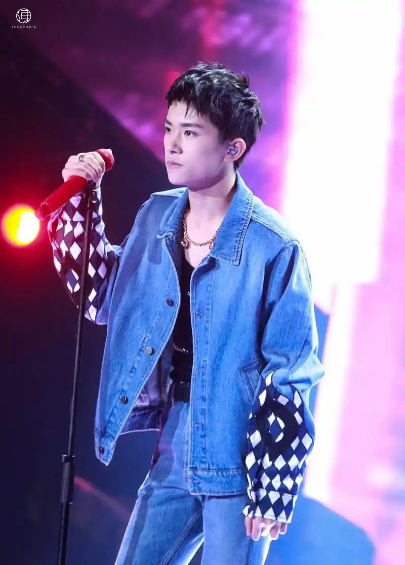 易烊千玺这个发型真是绝了!