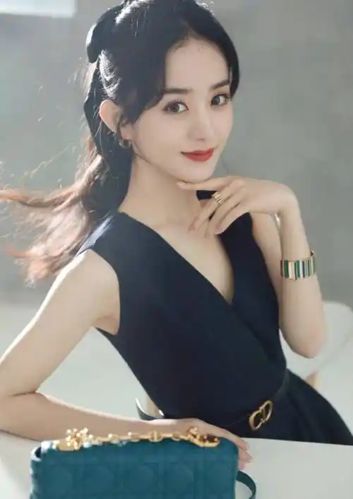 原创赵丽颖黑色连衣裙搭配蝴蝶结高马尾民国大小姐般娇俏动人