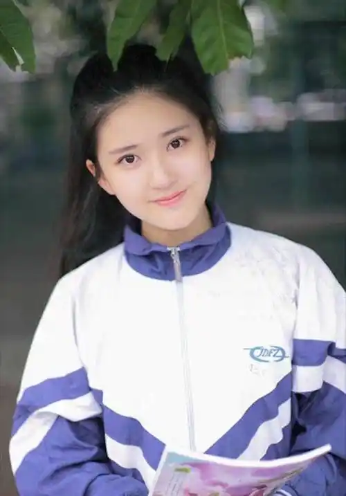 赵露思学生时代旧照曝光,截图放大看清她的五官,颜值真是逆天_造型