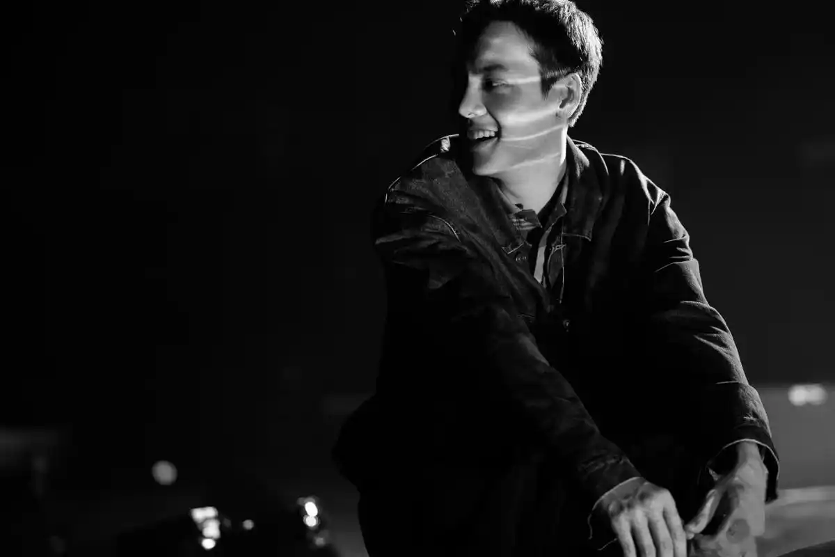 陈伟霆的完美侧颜太绝了,点击陈伟霆黑白大片,收获今日份心动