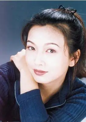 江珊年轻时照片