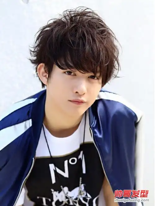 好看的男生空气感刘海烫发图片 男生烫发设计(2)-烟花烫发型-帅哥发型