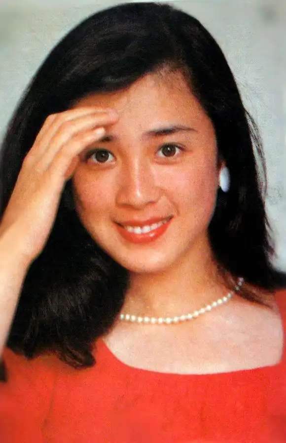 傅艺伟绝代芳华的生活照,有着惊为天人的容颜,才能出演狐狸精