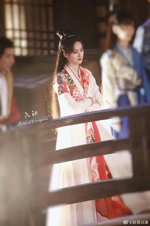 袁冰妍着古装造型给人眼前一亮的感觉