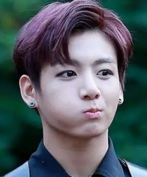 男生三七分偏分斜刘海发型图片演示男生斜刘海如何打理