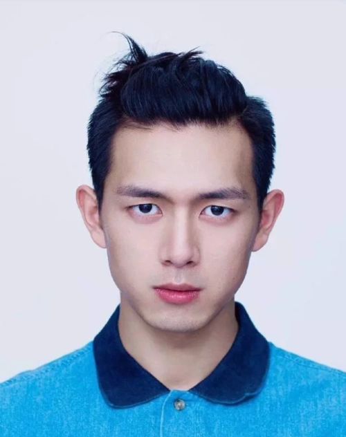 李现晒大头照自拍当看到最后一张照片时网友羡慕了