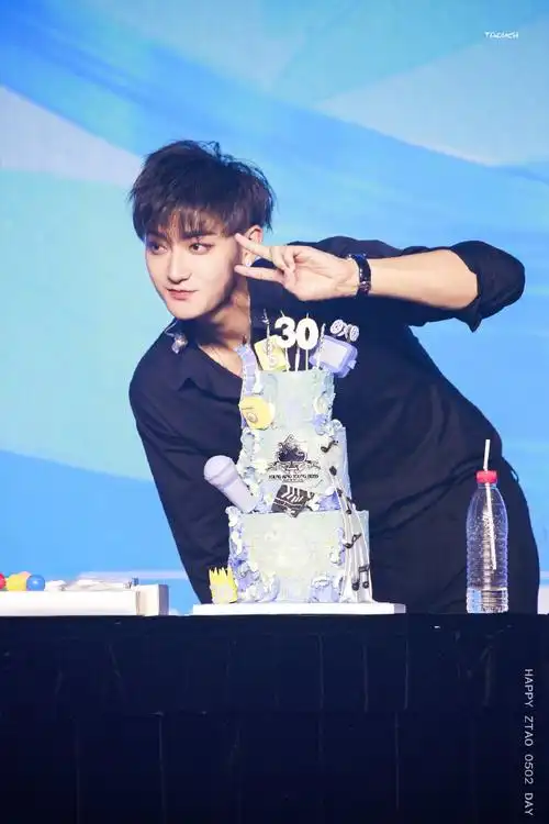 黄子韬blueback生日会