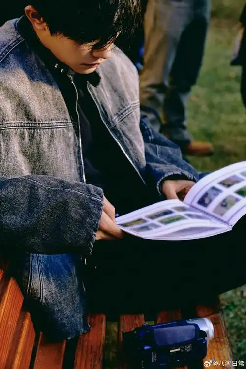 易烊千玺春日大片