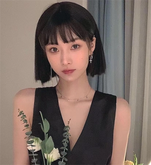 一刀切短发波波头 百搭又美丽动人_波波发型 - 美发站