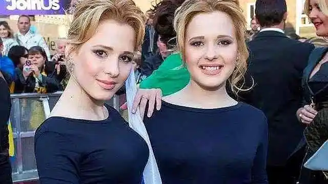 被普京雪藏30年的极品女儿才貌双全出场即巅峰气质碾压伊万卡