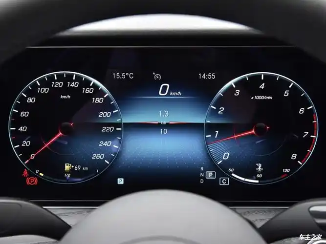 3英寸全液晶仪表盘为全系标配,ui界面基本延续了旧款车型(2020款)风格
