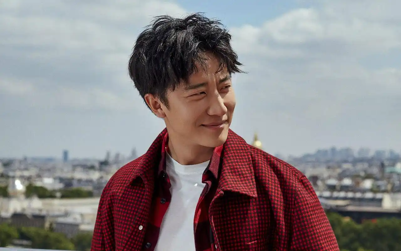 黄轩时尚杂志写真图片桌面壁纸高清大图预览2560x1600_大陆明星下载