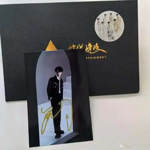 《#时代少年团演唱会#》给时代少年团粉丝送签名啦~~~签名照福利关注