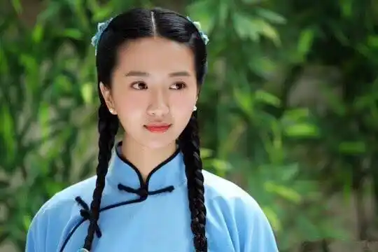 10,许龄月,1992年1月24日出生于云南省曲靖市,中国内地影视女演员.