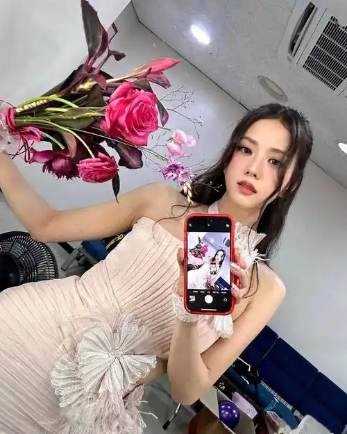 《flower》同款彩妆学一学_jisoo_专辑_眼影