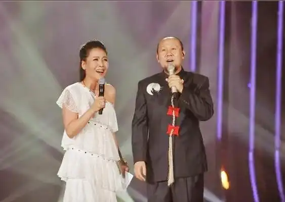 田震的丈夫张卫宁陪妻子抗病的泪与痛没有孩子的婚姻幸福吗