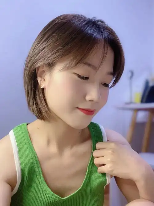 短发女生日常打理头发5分钟快速整理短发型