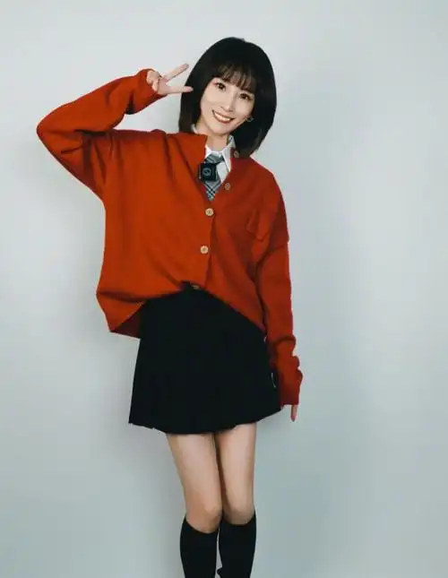 40岁谢楠留长发也太美了锁骨发配挂脖吊带美得像换了个人