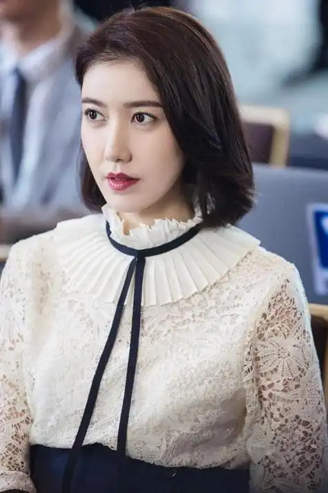 她全力以赴,竟然就靠这么短的一段时间,顺利考上了中戏.