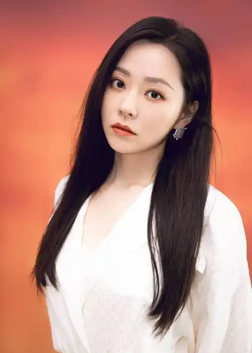 饱满性感美到发光,38岁张靓颖写真赏_皮肤_气质_自然