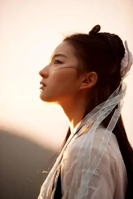 刘亦菲神雕侠侣小龙女的样子侧颜