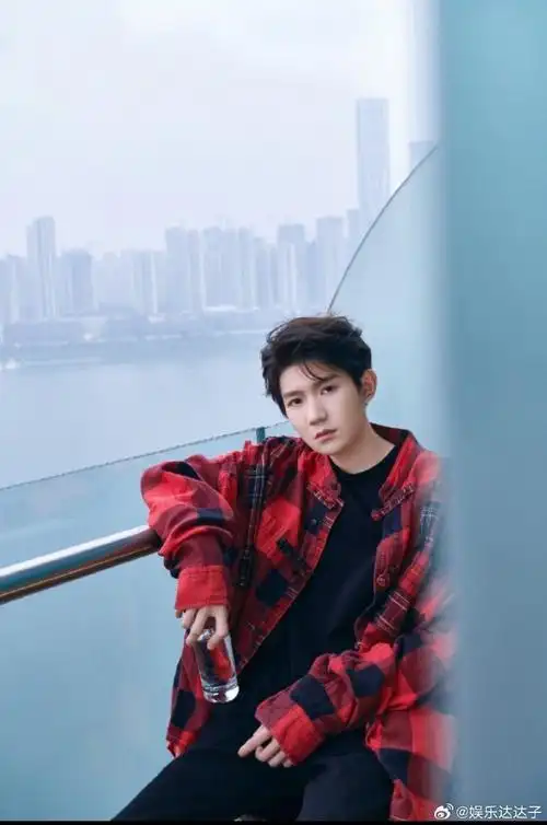 男大的周末生活真的丰富多彩!好喜欢分享日常生活的王源!