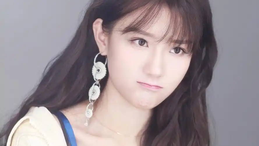 陈意涵清新甜美写真桌面壁纸壁纸