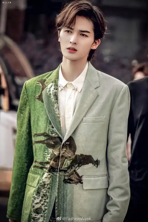 朱正廷氛围感贵公子