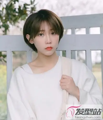 女生简约短发发型怎么剪 最流行短发满屏文艺风_发型站_最新流行发型