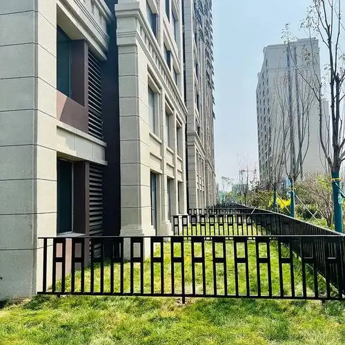 小高层一层带院的生活甚是舒适