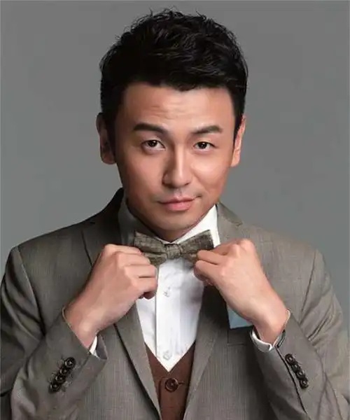 回顾雷佳音因初恋女友15岁辍学与大学同学结婚育有一女太幸福