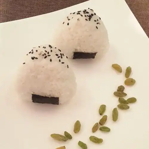 amber,桃子做的三角寿司饭团