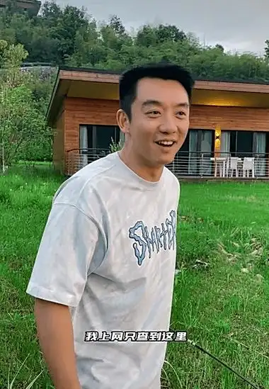 郑恺老婆带女儿收菜,小酸奶帮妈妈浇水,苗苗孕期"冷白皮"亮眼_小朋友