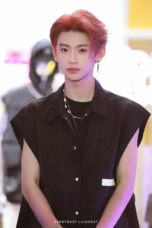 小鬼王琳凯 素颜和特效