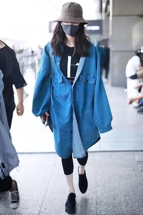 2020明星倪妮机场街拍同款大码宽松牛仔衬衫bf中长款外套风衣潮