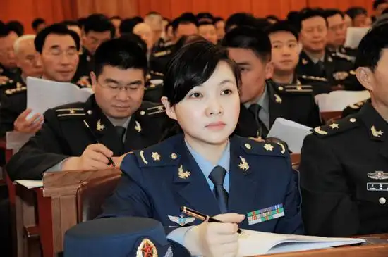 王莉建议加强基层部队先进军营文化建设