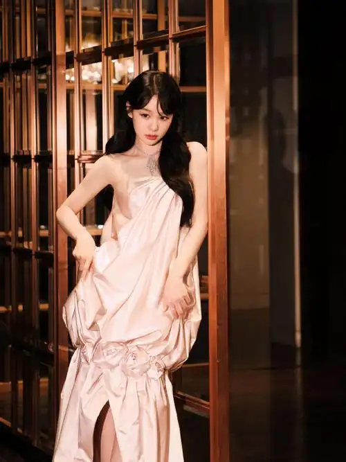 徐梦洁香槟粉水母裙##搜狐视频舞蹈翻跳盛典